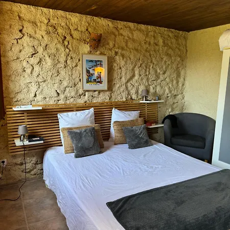 Maison De Village